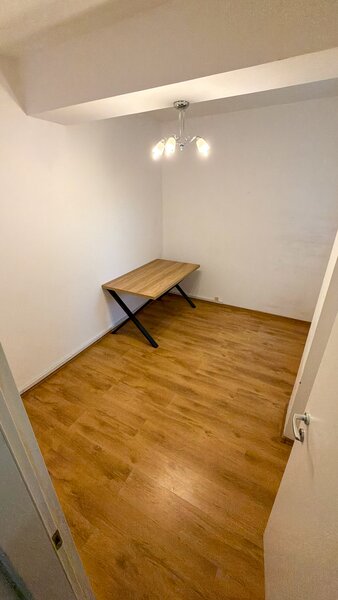 Banu Manta, liceul Ion Neculce, de inchiriat apartament 3 camere, parter